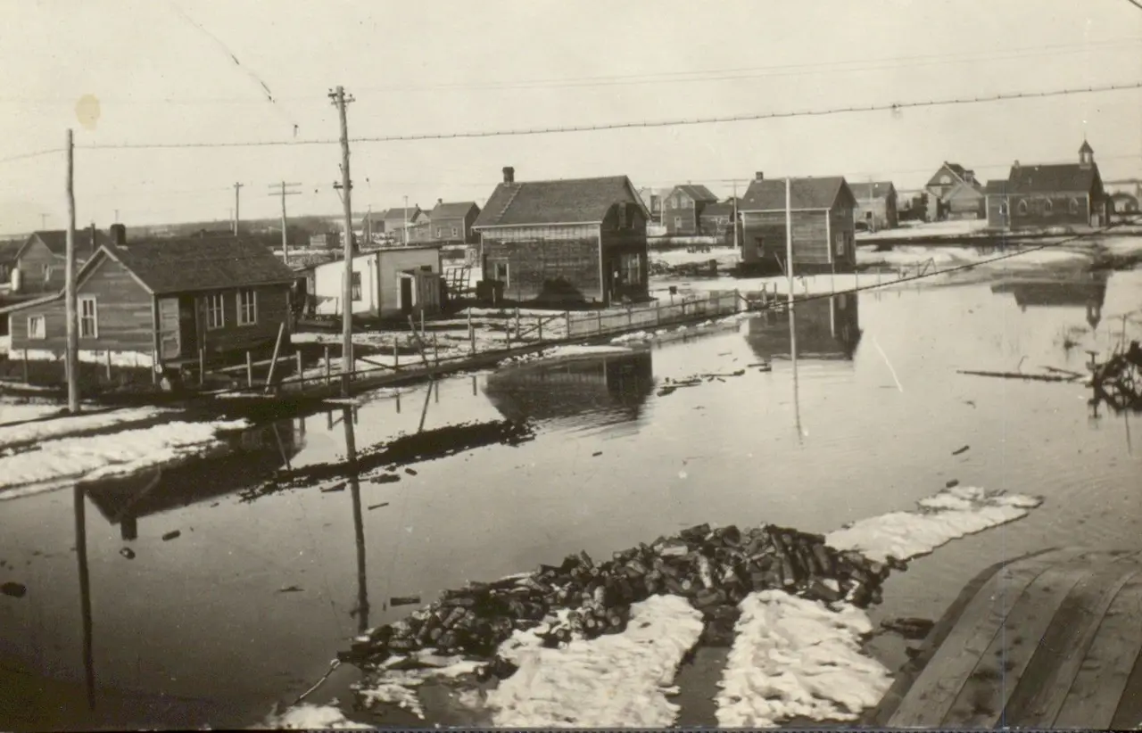 Flooded neighbourhood during spring flood, 1921